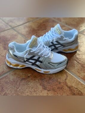 Size 8.5 Men’s And Women’s 10 -Asics Gel Kayano 14 Metallic Silver Gold